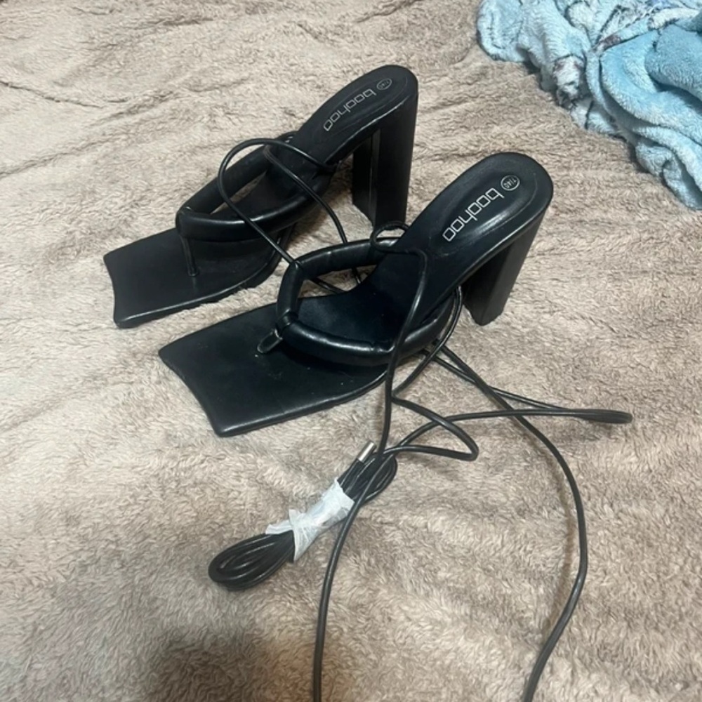 Boohoo Black Square-Toe Heels